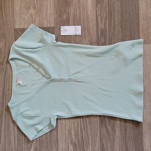 Guess Short Sleeve V-neck partial button closure and button details